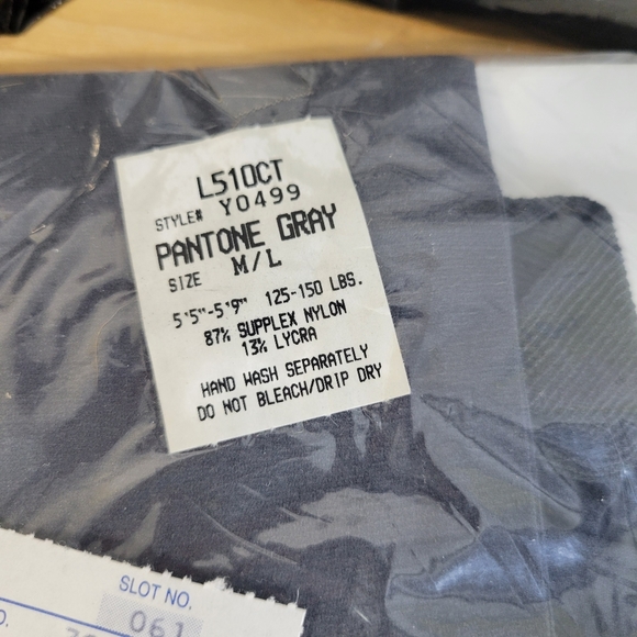 Womans 3 Pairs Corinna Hosiery by Newport News Nude Wine Gray Size Med/large - Picture 8 of 11